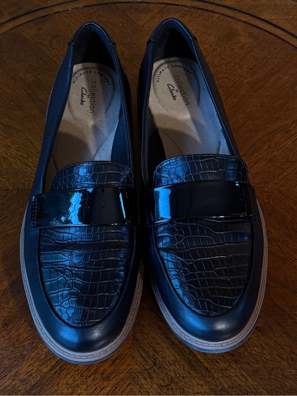 Clarks Black Croc-Textured Patent Penny Loafers Sz 11